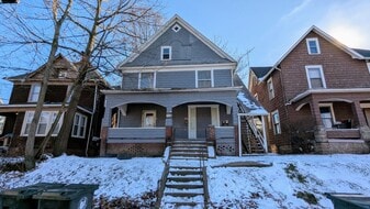 916 6th St NW in Canton, OH - Building Photo