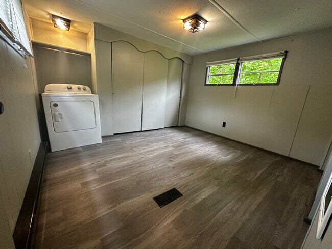 962 NY-29A in Gloversville, NY - Building Photo - Building Photo