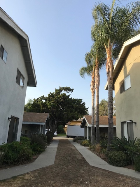 2012 Evergreen St, Unit 2018 in La Verne, CA - Foto de edificio