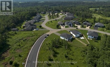 2980 King George's Park Dr in Thunder Bay, ON - Building Photo - Building Photo