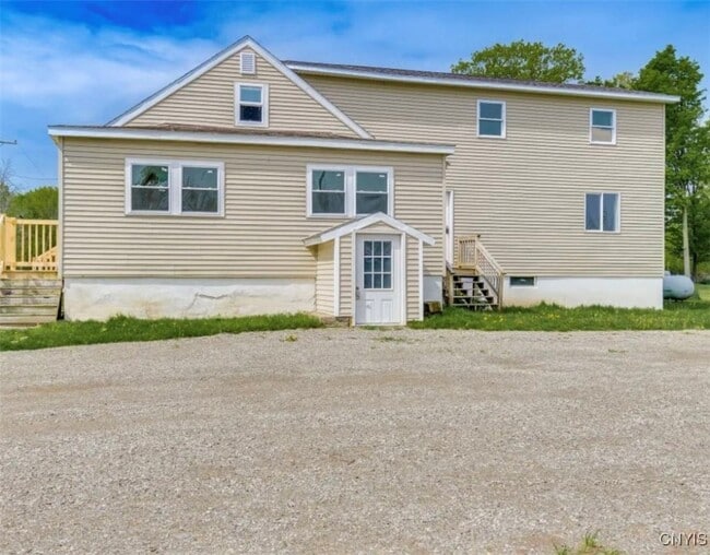 276 Lakeshore Rd in Oswego, NY - Building Photo - Building Photo