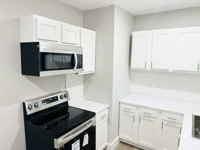 11 Howard St, Unit 2nd floor 3 bedroom apart in Westfield, MA - Building Photo - Building Photo