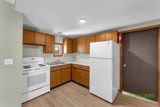 110 W Elm St in Fremont, MI - Building Photo - Building Photo