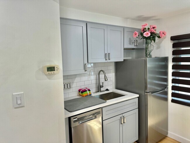 1001 Memorial Dr, Unit 1001, Unit 1001