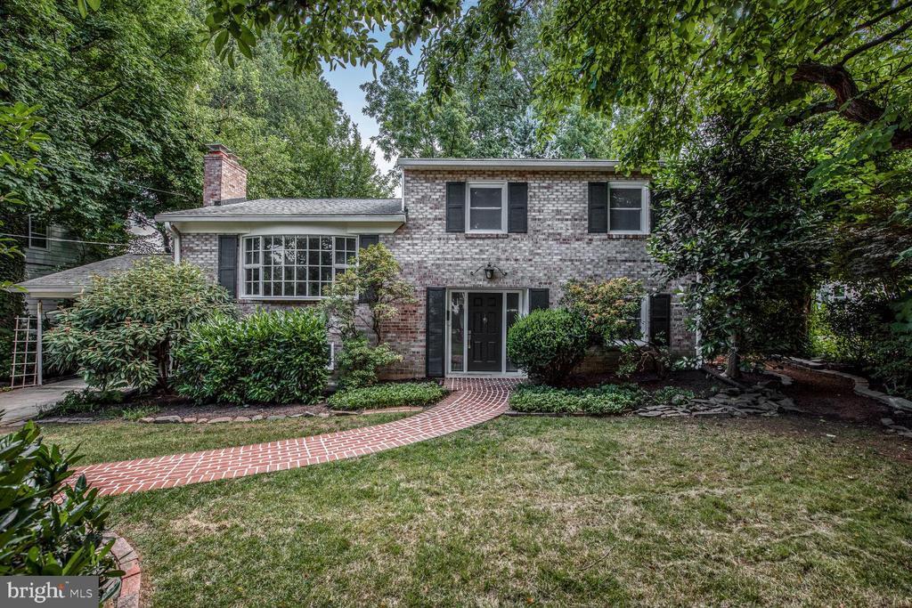 1403 Ellison St in Falls Church, VA - Building Photo