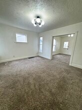 2325 McKinley Ave in Davenport, IA - Building Photo - Building Photo