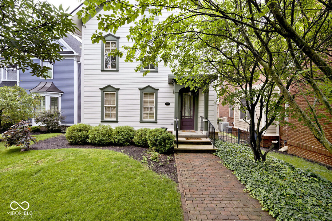 1997 Rhettsbury St in Carmel, IN - Building Photo