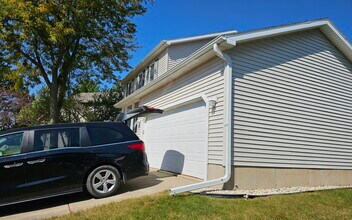 878 Sky Ridge Dr in Madison, WI - Building Photo - Building Photo