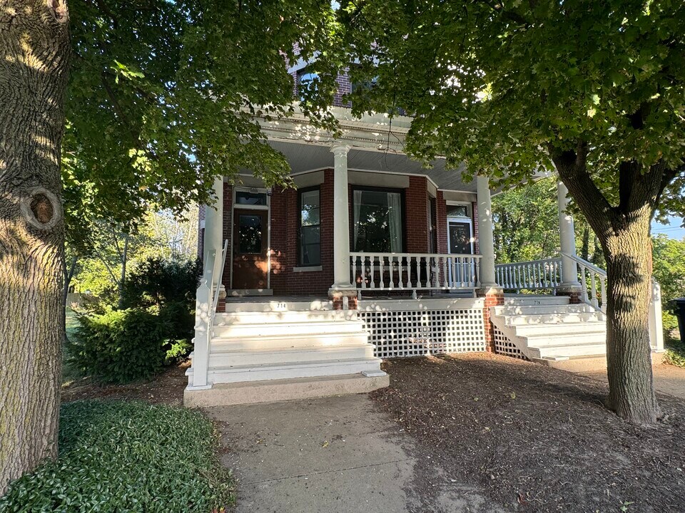 714 Pine St in Michigan City, IN - Foto de edificio