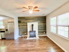 5187 Oak Creek Cir in Gloucester, VA - Building Photo - Building Photo