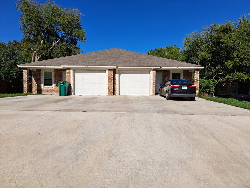 209 W Robin Ln, Unit B in Harker Heights, TX - Building Photo