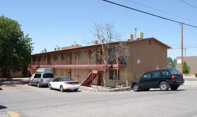 Town & Country Apartments in El Paso, TX - Building Photo - Building Photo