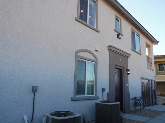 8406 Classique Ave in Las Vegas, NV - Building Photo - Building Photo