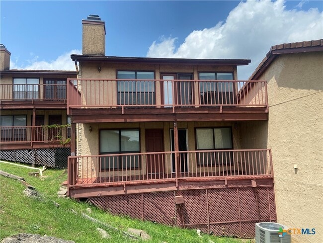 116 Campbell Dr in Canyon Lake, TX - Foto de edificio - Building Photo