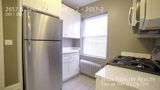 2657 N Springfield Ave in Chicago, IL - Foto de edificio - Building Photo