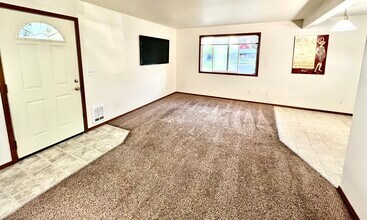 4568 Furzee Rd in Clayton, WA - Building Photo - Building Photo