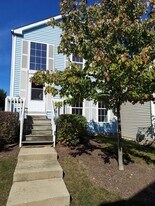 805 Serendipity Dr in Aurora, IL - Building Photo