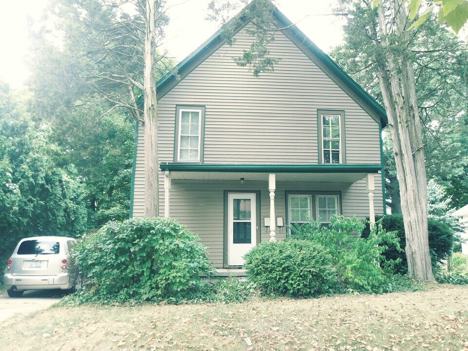 311 Plymouth Ave NE, Unit 2 in Grand Rapids, MI - Building Photo