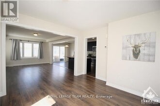507 Foxlight Cir in Ottawa, ON - Building Photo - Building Photo