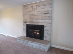 233 Manor Dr in Riverdale, IA - Foto de edificio - Building Photo