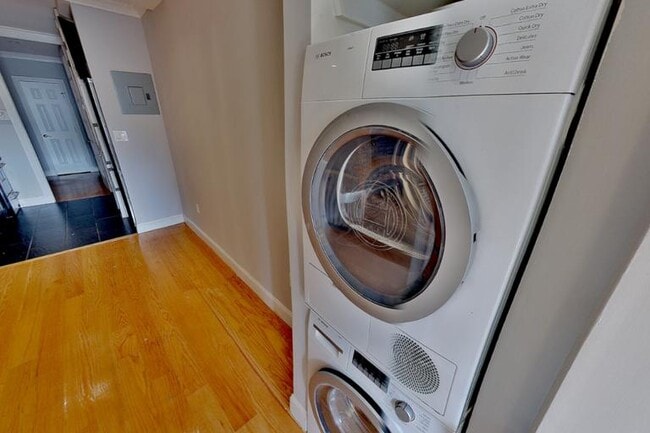 325 E 5th St in New York, NY - Building Photo - Building Photo