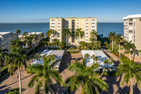 Jamaica Towers in Naples, FL - Building Photo - Building Photo