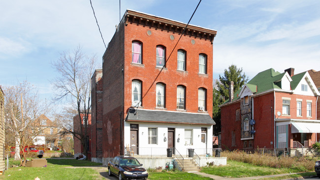 7035 Kelly St in Pittsburgh, PA - Foto de edificio - Building Photo