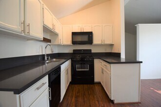 5744 Colfax Ave in Los Angeles, CA - Building Photo - Building Photo