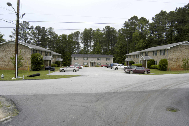 West Burke Apartments in Stockbridge, GA - Foto de edificio - Building Photo