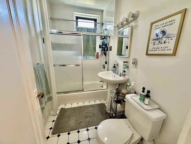 2 Ayr Rd in Boston, MA - Building Photo - Building Photo