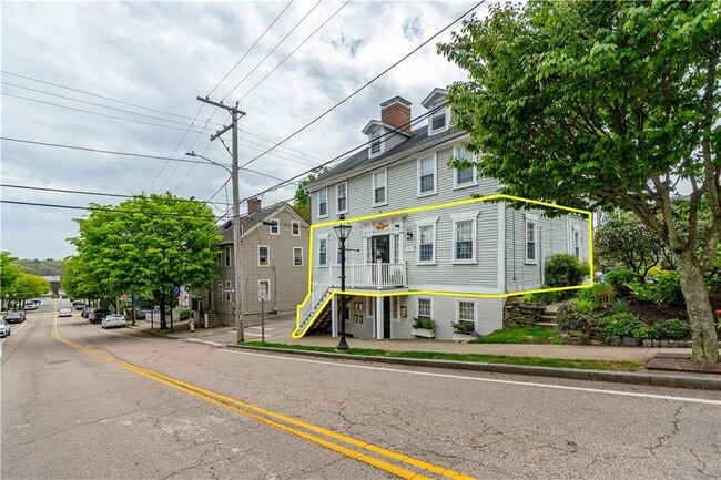 19 King St in East Greenwich, RI - Foto de edificio - Building Photo
