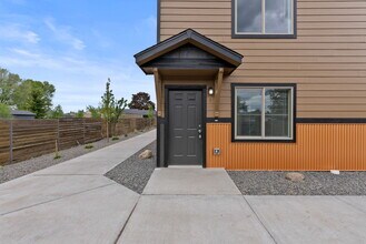 12050 E Alki Ave in Spokane, WA - Building Photo - Building Photo