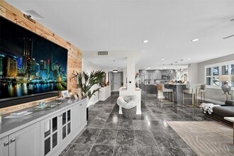 372 Golfview Rd, Unit 201 in North Palm Beach, FL - Building Photo - Building Photo