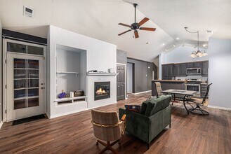 2240 S Vaughn Way in Aurora, CO - Building Photo - Building Photo