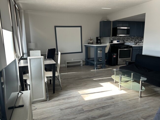 property at 410 W 7th St