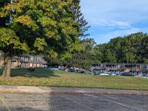 Forest Glen Apartments in Elkhart, IN - Foto de edificio - Building Photo