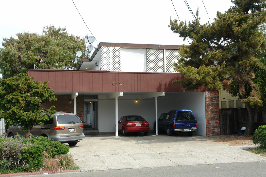 6521 Manila Ave in El Cerrito, CA - Building Photo