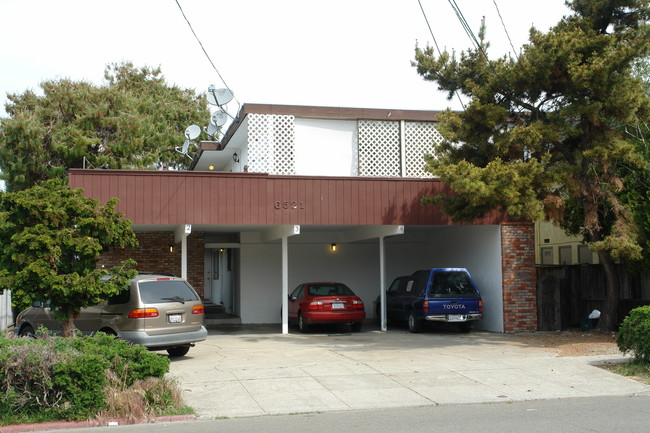 6521 Manila Ave