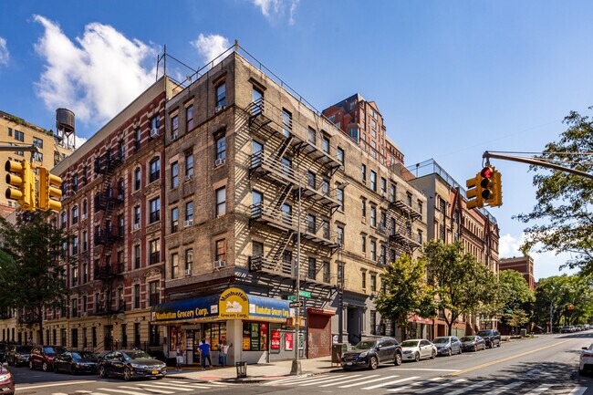 150 Manhattan Ave in New York, NY - Foto de edificio - Building Photo