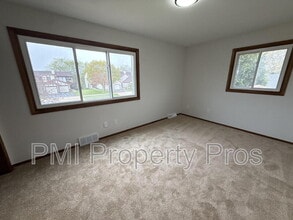 8148 S 88th St in Franklin, WI - Building Photo - Building Photo