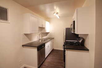 4845 Saturn Street in Los Angeles, CA - Building Photo - Interior Photo