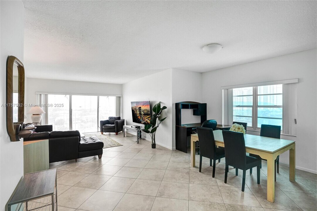 500 Bayview Dr, Unit 931 in Sunny Isles Beach, FL - Building Photo