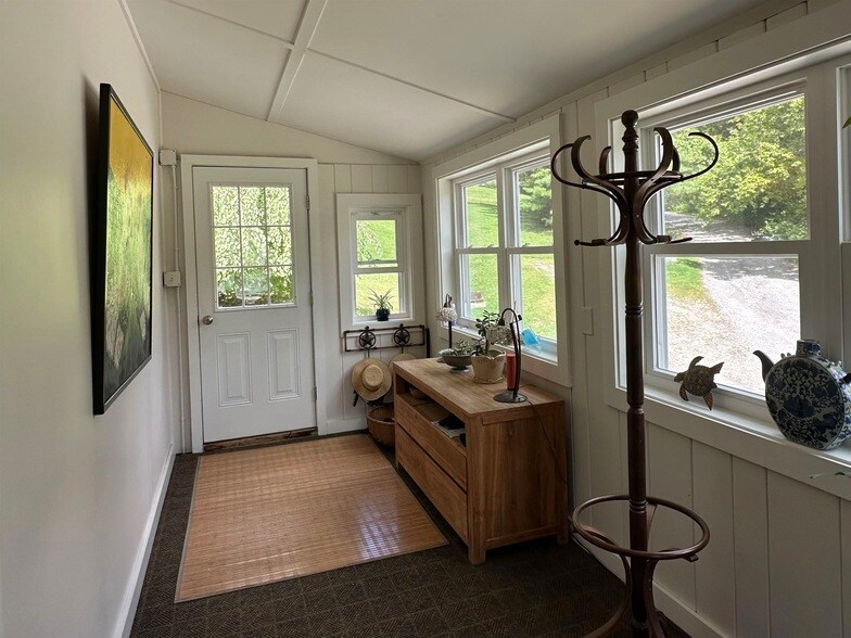 51 Spruce St in Manchester, VT - Building Photo