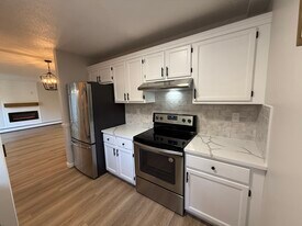 1 Sundance Dr in Branford, CT - Building Photo