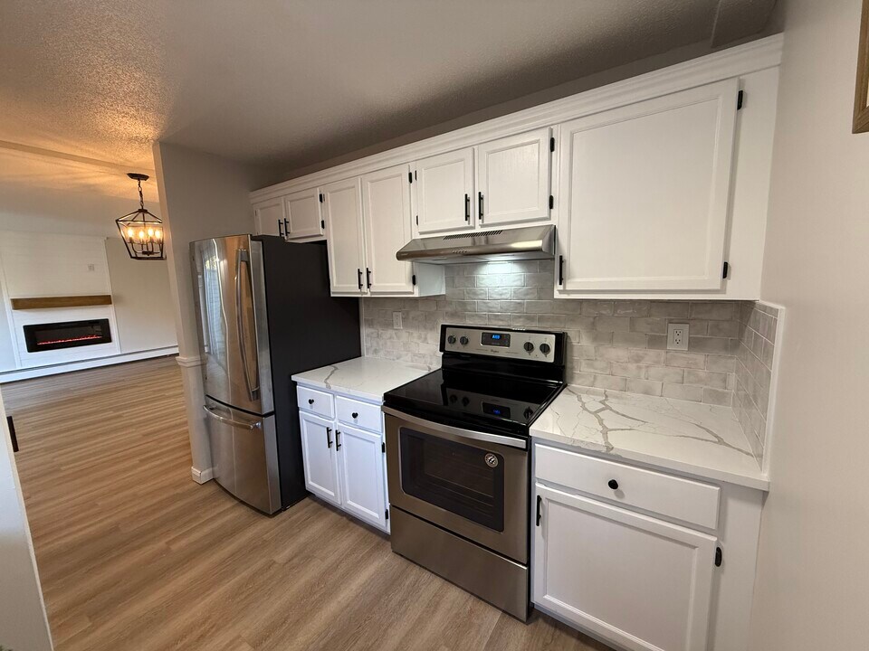 1 Sundance Dr in Branford, CT - Building Photo