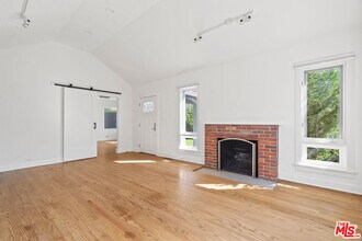 949 S Muirfield Rd in Los Angeles, CA - Building Photo - Building Photo