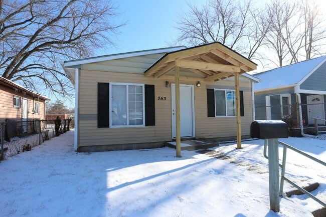 property at 753 N Arnolda Ave