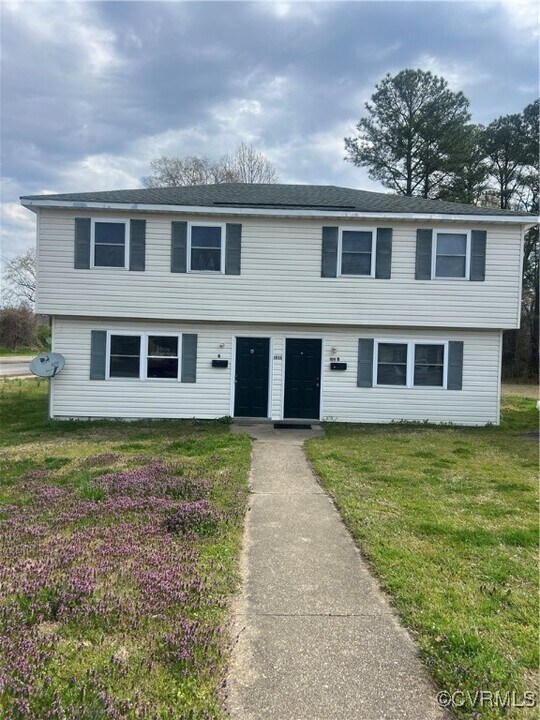 1011 Liberty Ave in Hopewell, VA - Building Photo