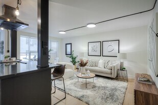 420 Eglinton Ave E in Toronto, ON - Building Photo