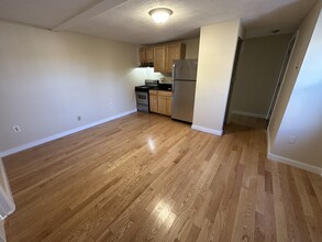 377 Dorchester St, Unit 2 in Boston, MA - Building Photo - Building Photo